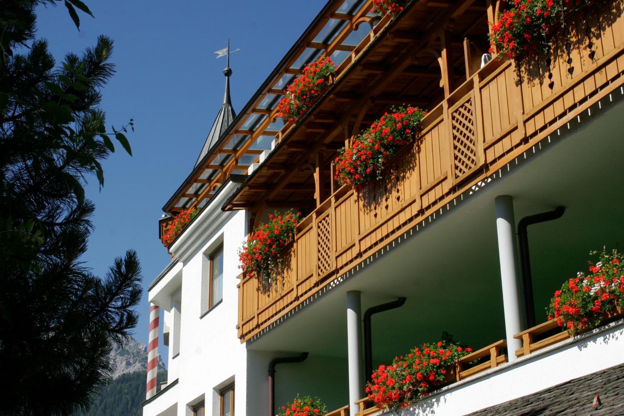 Hotel Villa Monica Toblach Exterior foto